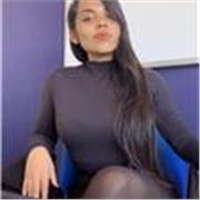 Profesora de español, inglés y francés que imparte clases en línea a todas las edades