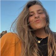 Graduada en FP de comercio y estudiante de enfermeria actualmente