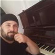 Profesor de piano a domicilio, todos los niveles. A partir de los 9 años en adelante