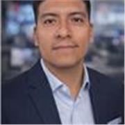 Profesor que dicta clases para primaria y reforzamiento para secundaria