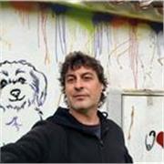 Profesor de diseño gráfico, fotógrafo e ilustrador con 20 años de experiencia en el sector.