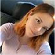 Maestra de apoyo para dar clases en línea