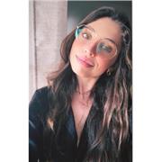 Soy una persona paciente , resolutiva y profesional con mi trabajo . Adoro trabajar con niños y poder sacar lo mejor de ellos.