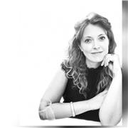 Offro lezioni agli studenti della scuola media superiore ed inferiore.