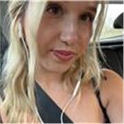 profesor de inglés imparte clases particulares a niños de primaria y secundaria