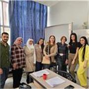 Als Arabisch -Deutsch Lehrerin kann ich die Schüler bis sechste Klasse unterrichten 