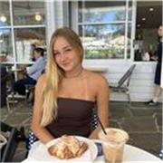 studentessa devota del terzo anno di liceo, con certificazione C1, offre lezioni di inglese