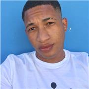 Mi nombre es Andrés Santos y me dirijo a usted para expresar mi interés en la posición de profesor de enseñanza