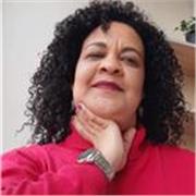 Si tú mayor necesidad es perfeccionar la expresión oral, enriquecer vocabulario foraml y/o coloquial, dominar la gramática te espe