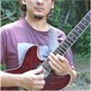 Profesor de Guitarra, amplia experiencia y en actividad profesional. Descubrimos los secretos del Instrumento