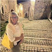 Offri ripetizioni on Line di storia e filosofia ma anche aiuto compiti medie ed elementari. Valuto anche in presenza se vicino