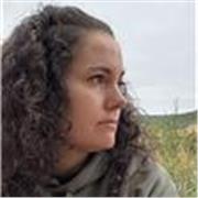 Profesora de diseño gráfico y branding con experiencia en diferentes entornos y para diferentes tipos de alumnos.