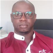 Tuteur: l'aide à l'assimilation des notions de cours, et assistance au traitements des excercices et plus de conseils