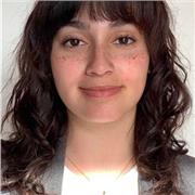 Soy una estudiante de tercero de carrera que cursa el grado de estudios de inglés y español en la UAB. Apto para primaria.