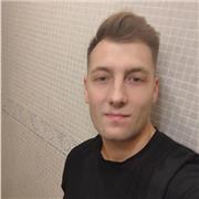Me defino como un chico muy comprometido con el trabajo muy autosuficiente. Con mucha ambición, con con muchas ganas de aprender.