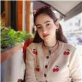 Merhaba! Altı yıldır Fransızca ve İngilizce branşlarında anaokulu seviyesinden yetişkin gurubuna kadar birçok yaş ve seviyede ders verdim. Yabancı dil öğrenmekten ve öğretmekten keyif alıyorum. Kendim yabancı dil öğrenirken klasik yöntemlerden ziyade mümk