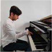 Insegnante di musica, teoria musicale, storia della musica e pianoforte