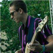 Sé cómo impartir clases de música de manera eficiente y pedagogía debido a mi experiencia y titulaciones, además cuento con 9 años de experiencia como bajista y 5 como guitarrista.