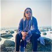 Passionate English teacher dedicated to helping students grow in confidence and communication