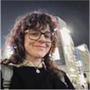 Ilustradora y joyera artesana amante de la historia del arte.