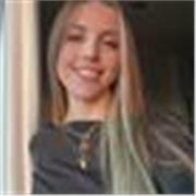 Soy una persona empática, con grandes dotes de comunicación y con ganas de enseñar y aprender de los niños.