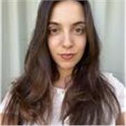 Profesora de Filosofía especializada en Estudios Modernos y Contemporáneos y Filosofía Continental. 