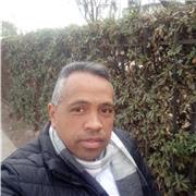 Profesor con experiencia en clases para niños y adultos online y presencial