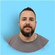 Profesor de diseño gráfico con enfoque práctico y creativo con dominio de programas especializados.