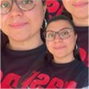 Educadora creativa uruguaya ofrece actividades artísticas y lúdicas para niños, fortaleciendo su expresión emocional y social.
