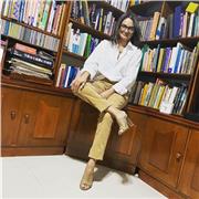 Filosofa y Humanista interesada en enseñar sobre historia de la filosofía, ética y politica