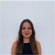 Profesor de español imparte clases también clases a primaria