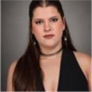 Estudiante formada en canto con un recorrido de 10 años de tecnica vocal y proyección vocal.