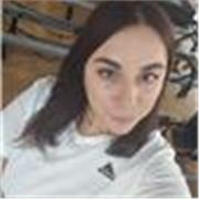 Chinesiologa laureata in scienze motorie e insegnante di yoga.