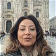 Insegnante impartisce lezioni di italiano