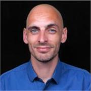 Patient, friendly teacher focused on conversational English and free chat, with strong business and life experience.