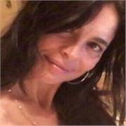 Licenciada especialista en elaborar clases basadas en los contenidos deseados, la edad del estudiante y el contexto. Administració