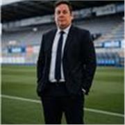 Soy director deportivo de fútbol, puedo dar clases a niños y niñas de cualquier edad 