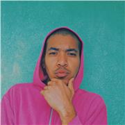 Profesor de inglés que imparte clases a personas de todas las edades; preescolar, primaria, secundaria, preparatoria y universidad