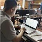 Profesor de tecnología para enseñar a adultos y niños de cualquier edad