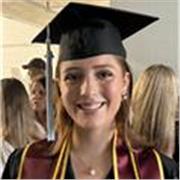 ¡Hola! Soy hablante nativa de Inglés. Estoy viviendo en Seville como maestra de Inglés. Estudié la educación especial y Español a la Universidad de Minnesota