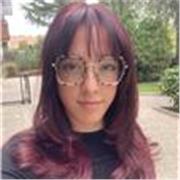 Profesora de economía con experiencia en clases particulares y academia. 
