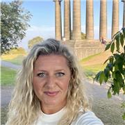 Titulada imparte clases de inglés. Si necesitas ayuda con el inglés, yo puedo ayudarte