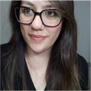 Profesora en Letras, imparte clases de gramática y literatura