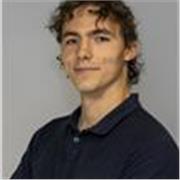 Jeune homme tout juste diplômé cherchant à enseigner.