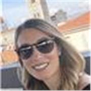 Docente di lettere impartisce lezioni di italiano (grammatica, letteratura, lavoro sulle tipologie testuali), storia, geografia, storia dell’arte e latino