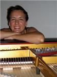 Prof de piano, formation musicale, harmonie, improvisation, composition, j'enseigne en français ou anglais, tous niveaux.