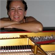 Prof de piano, formation musicale, harmonie, improvisation, composition, j'enseigne en français ou anglais, tous niveaux.