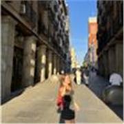 estudiante universitaria de ciencias políticas + sociología, con facilidad con números, economía e idiomas