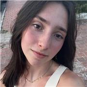 Profesora de ciencias y lenguas, soy muy responsable y organizada.