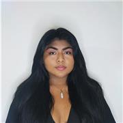 Estudiante de ingeniería imparte clases a niños y adolescentes